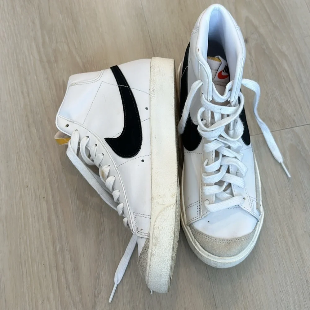 Nike White Blazer Mid ‘77 high top sneaker size 7.5 women’s